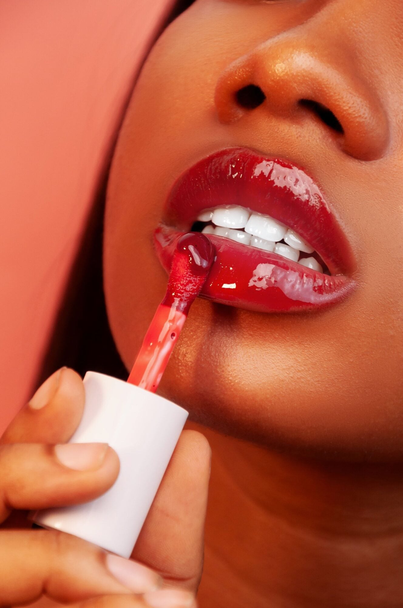 Le gloss devient un soin a part entiere Les clean beauty brands reinventent le lip gloss Modalova