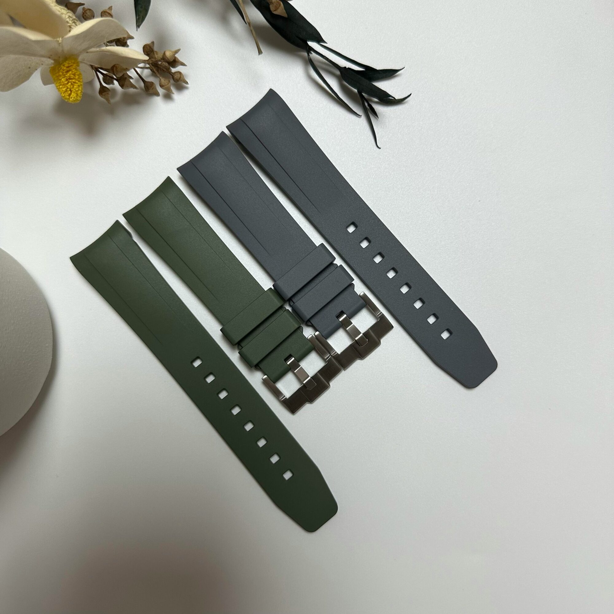 Quelques millimetres qui changent tout Une montre trois allures le chic du bracelet caoutchouc Modalova