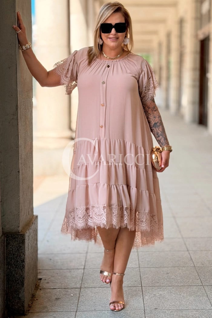 Von Polen nach Deutschland CAVARICCI bringt seinen Blick auf Plus Size Mode nach Deutschland Modalova