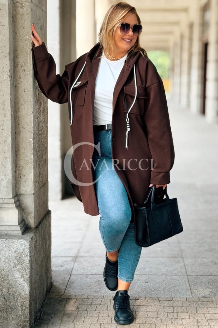 Wenn Passform zum Stilmerkmal wird CAVARICCI bringt seinen Blick auf Plus Size Mode nach Deutschland Modalova