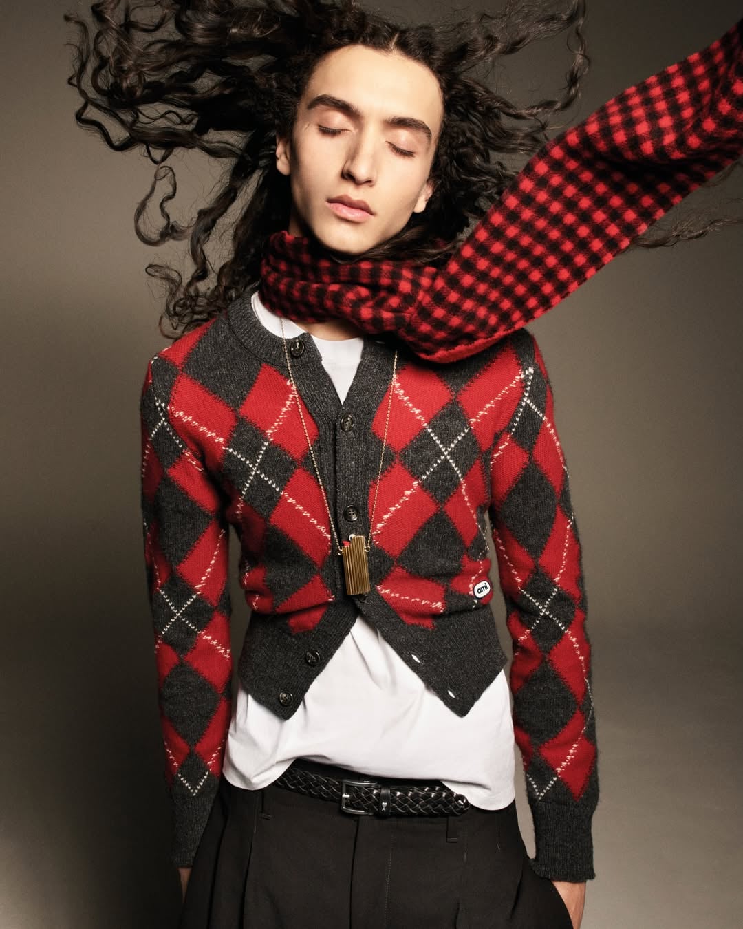 Der Tartan und das Argyle als Signaturmuster diesen Herbst 6 Argyle-Muster Cardigan Ami Paris