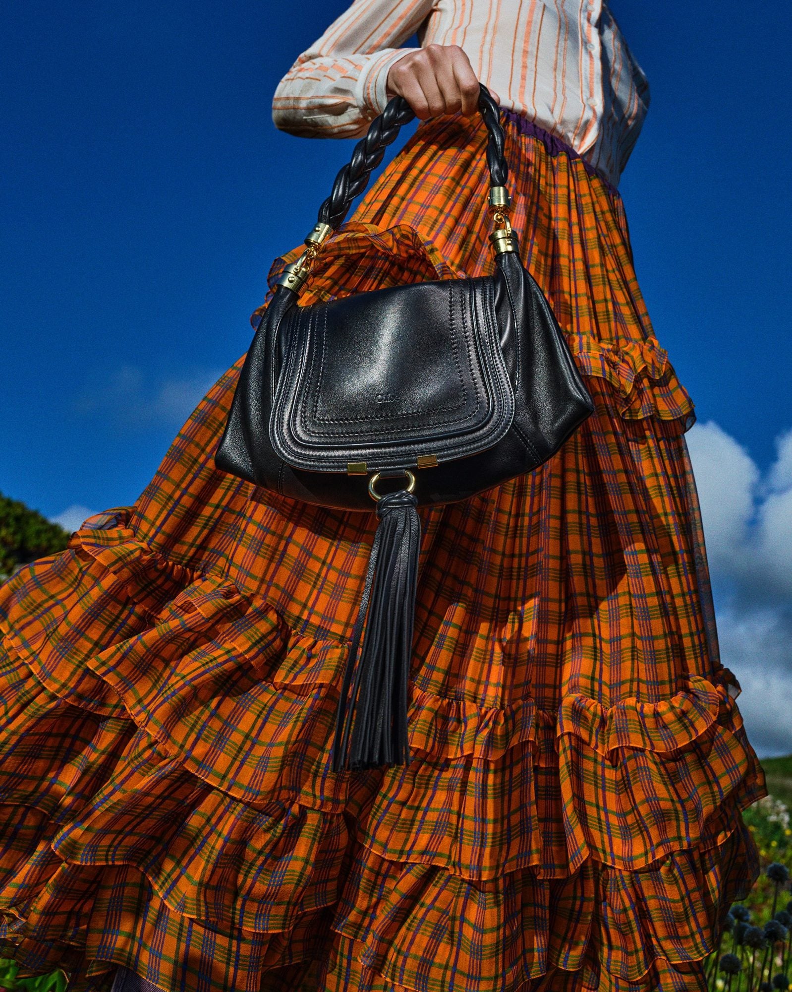 Der Tartan und das Argyle als Signaturmuster diesen Herbst 3 Langer Tartan-Rock FW26 Chloé
